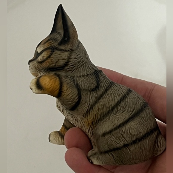 Harvey Knox Ceramic Playful Kitten Figure - Picture 2 of 13
